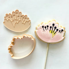 "CLOSED FLOWER 031" Little Biskut Embosser And Cutter