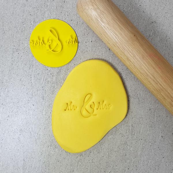 "MR & MRS V2 261" Embosser