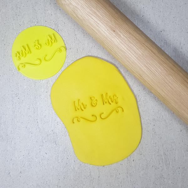 "MR & MRS" 208 Embosser
