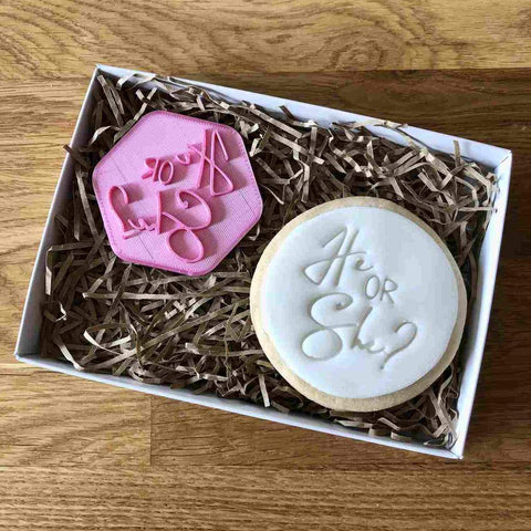 "HE OR SHE" Cookie Stamp Lissie Lou