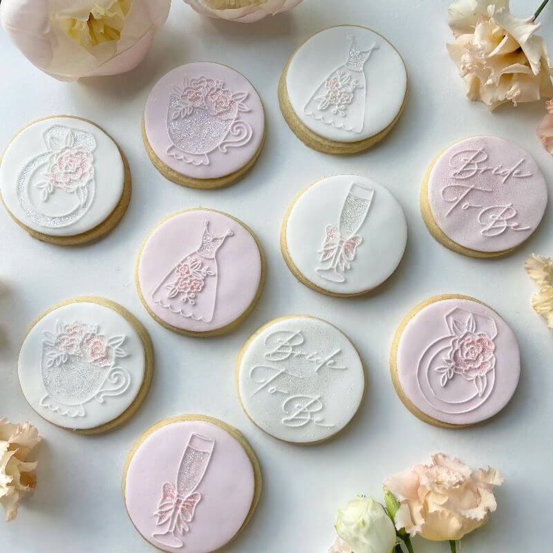"BRIDE TO BE IN DELICATE FONT" Cookie Embosser Lissie Lou